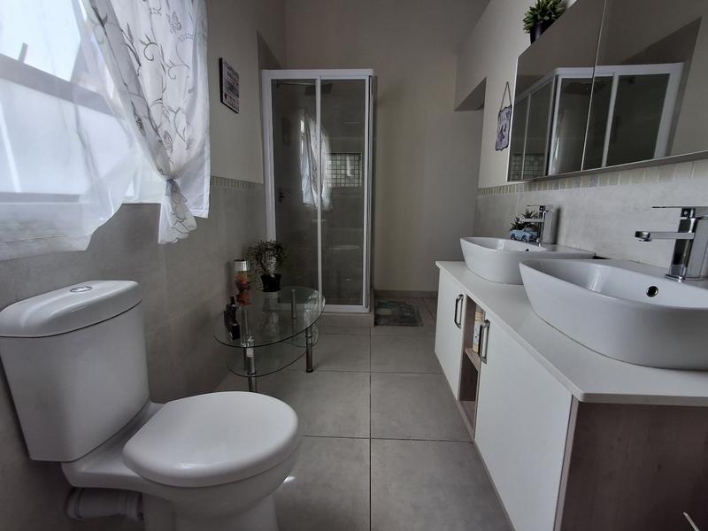 3 Bedroom Property for Sale in Britannia Bay Western Cape